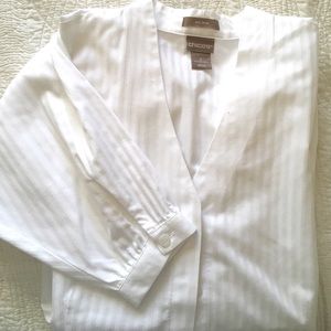 Chico’s white no iron blouse. Sz 2 (=12) Like new.